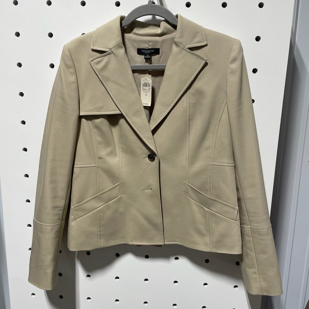 NWT Ann Taylor Women's Beige Blazer Size 6